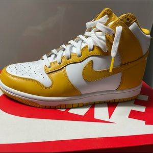 Nike- dunk high (Sulfur)